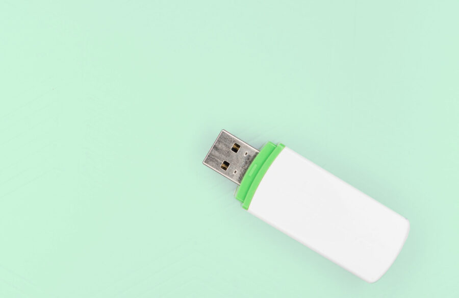 Una chiavetta USB vista dall'alto